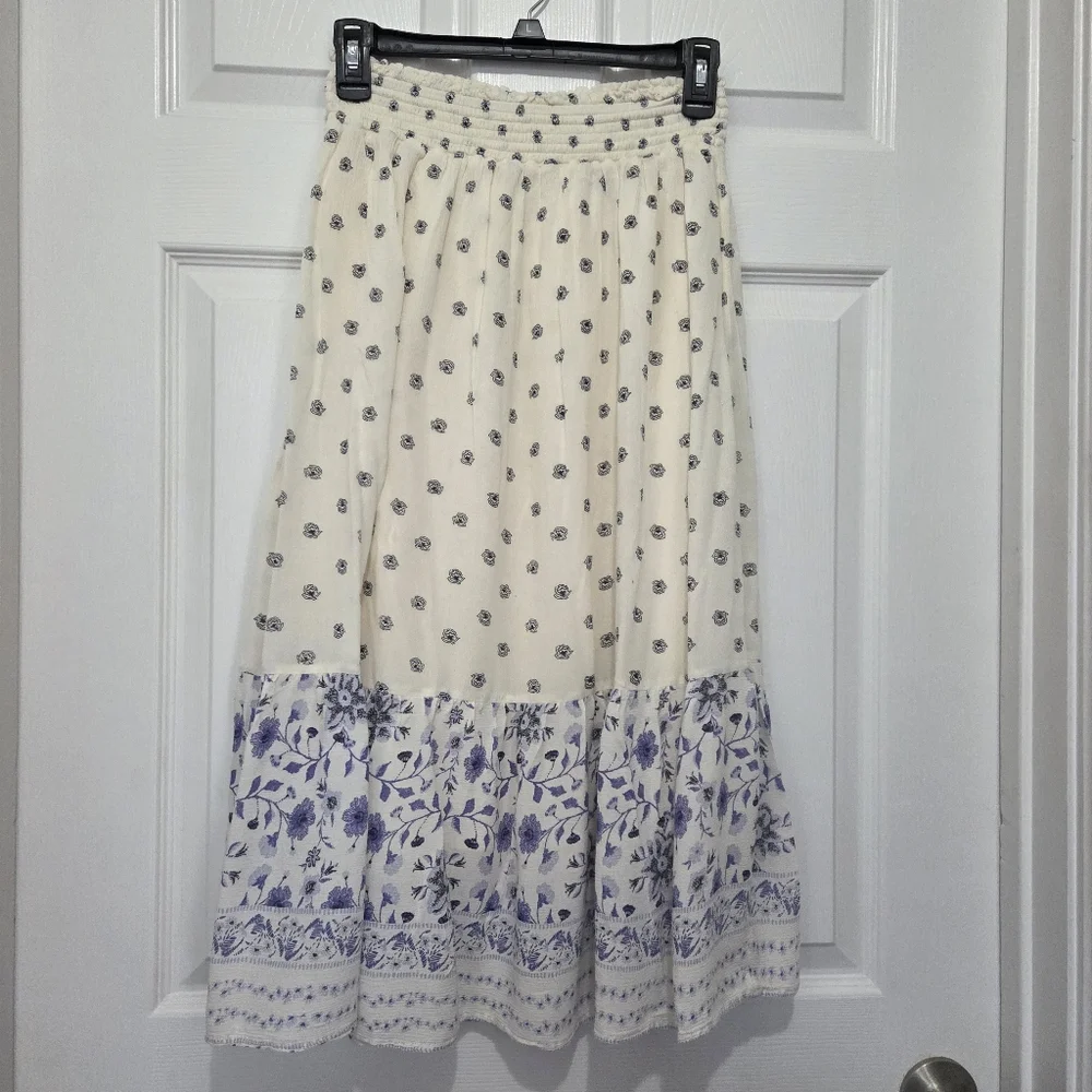 Old Navy San Francisco Cream Blue Floral Smocked Pull on Midi Skirt Size XS Boho - Picture 2 of 10